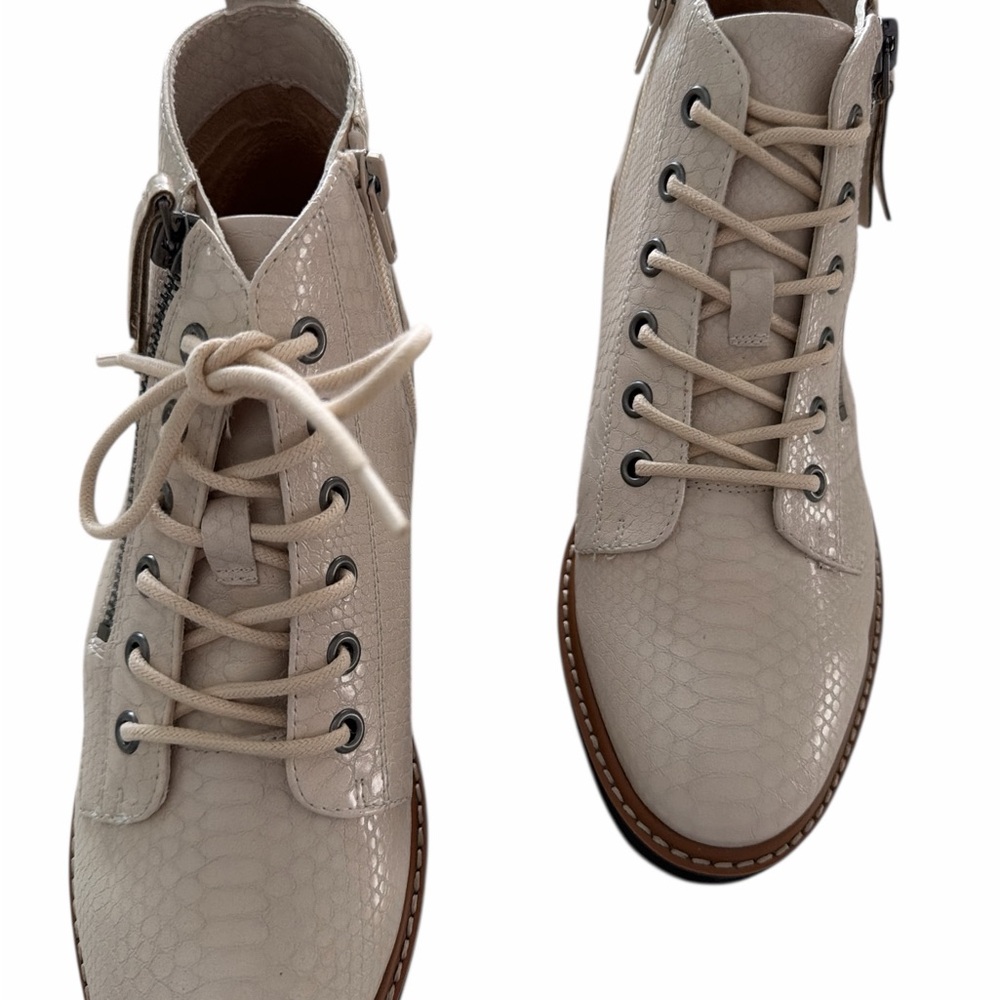 Naturalizer Eeva Porcelain Textured Ankle Boots